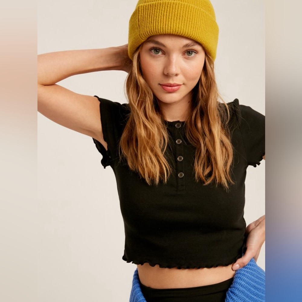 NWT‎ Short Sleeve Listicle Crop top